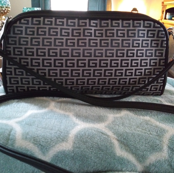 Assorted purses - Picture 2 of 16